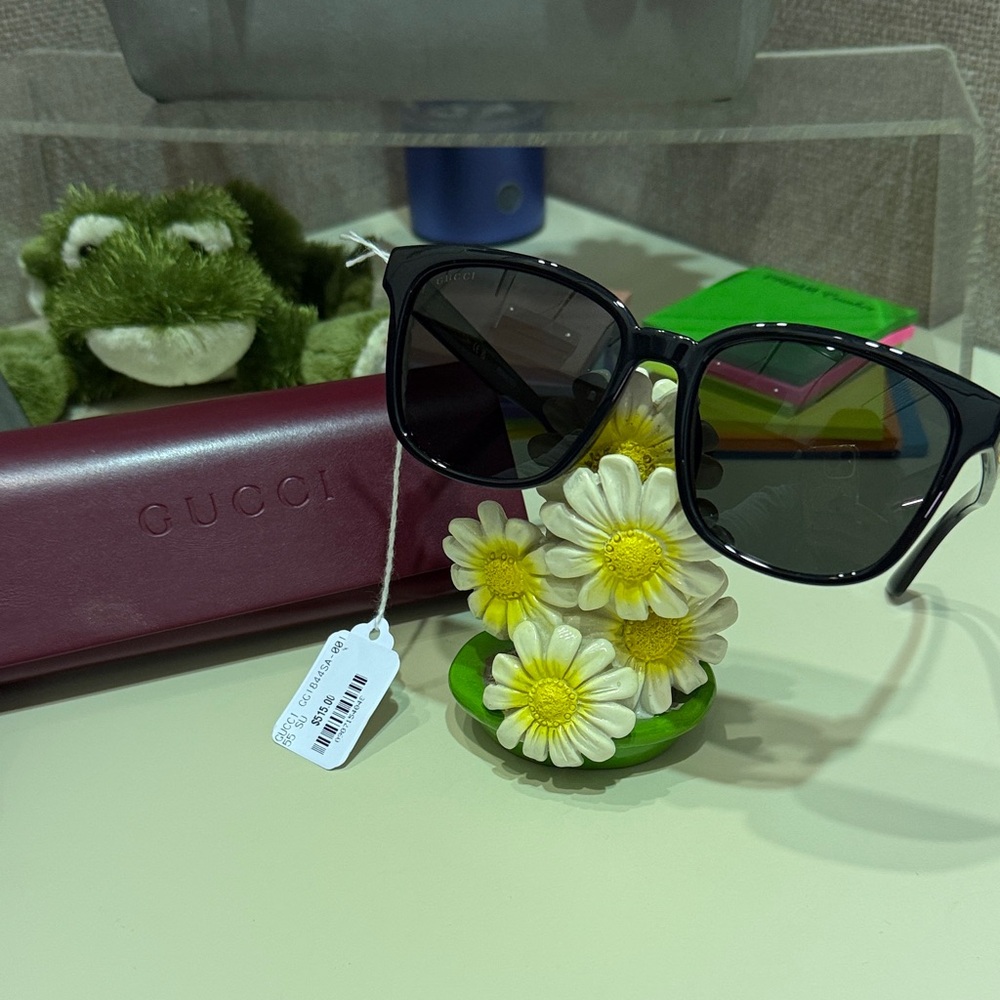 Gucci Dark Frame Sunglasses NWT